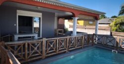 En vente une charmante villa familiale avec piscine située dans un quartier calme de La Rivière Saint-Louis