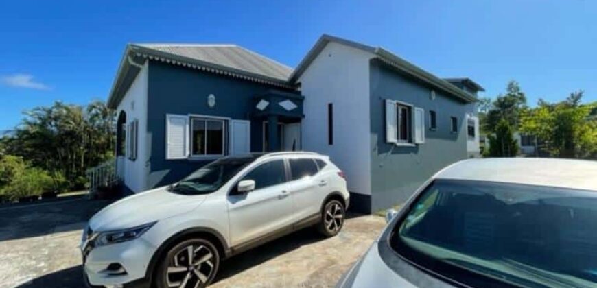 A louer une charmante villa T4 meublée située proche de Saint Pierre