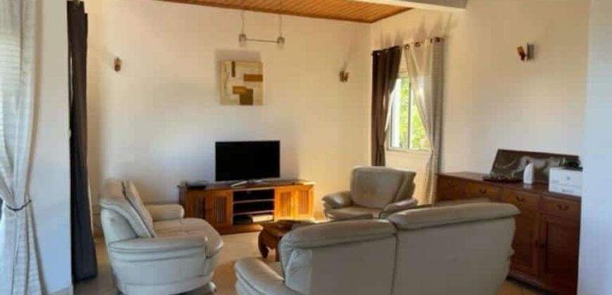 A louer une charmante villa T4 meublée située proche de Saint Pierre