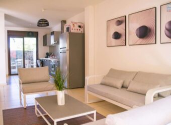 A louer une belle villa meublée de type F4 située proche de toutes les commodités à Terre Sainte