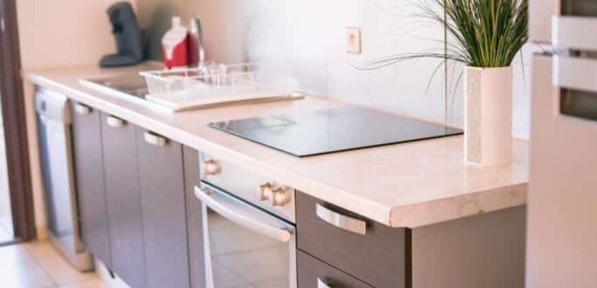 A louer une belle villa meublée de type F4 située proche de toutes les commodités à Terre Sainte