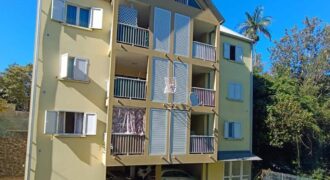 A vendre un appartement en duplex de type T3 situé à deux pas du centre-vile du Tampon