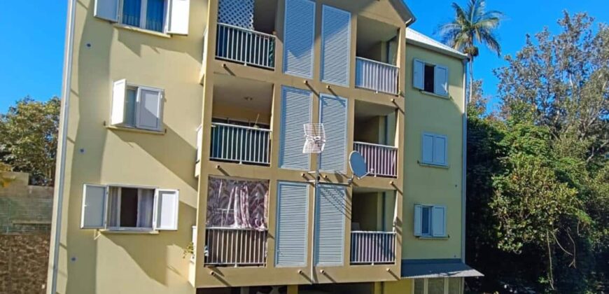 A vendre un appartement en duplex de type T3 situé à deux pas du centre-vile du Tampon