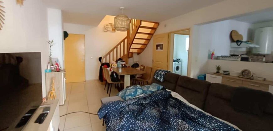 A vendre un appartement en duplex de type T3 situé à deux pas du centre-vile du Tampon