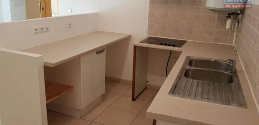 A vendre un appartement en duplex de type T3 situé à deux pas du centre-vile du Tampon