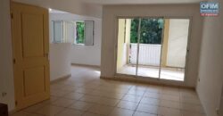A vendre un appartement en duplex de type T3 situé à deux pas du centre-vile du Tampon