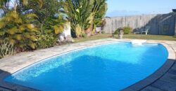 A vendre une charmante villa de type T4 avec piscine située au coeur de Petite-île