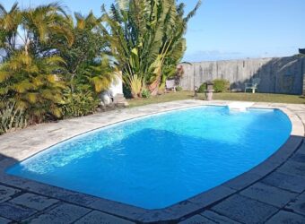 A vendre une charmante villa de type T4 avec piscine située au coeur de Petite-île