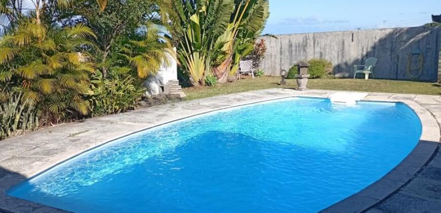 A vendre une charmante villa de type T4 avec piscine située au coeur de Petite-île