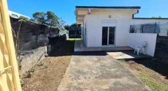 A louer une petite villa de 34m2 avec jardin dans le secteur de Bel Air à Sainte Suzanne