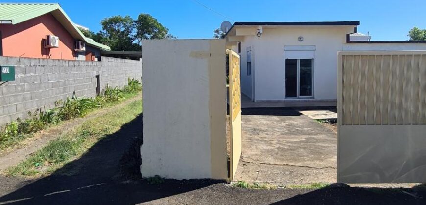 A louer une petite villa de 34m2 avec jardin dans le secteur de Bel Air à Sainte Suzanne