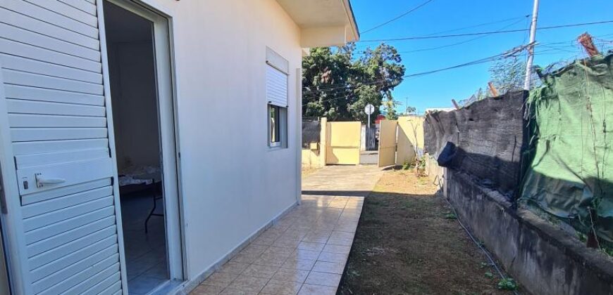 A louer une petite villa de 34m2 avec jardin dans le secteur de Bel Air à Sainte Suzanne