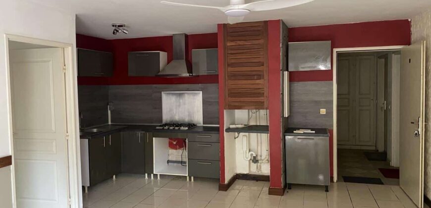 A vendre un agréable appartement T2 de 41.48 m2 situé dans un quartier calme à La Possession
