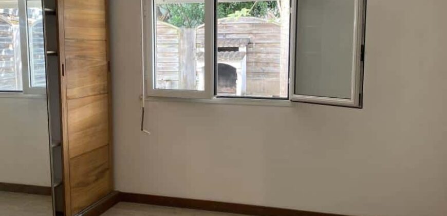 A vendre un agréable appartement T2 de 41.48 m2 situé dans un quartier calme à La Possession