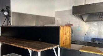 A louer un local commercial de 35 m2 situé en plein centre-ville Saint Pierre