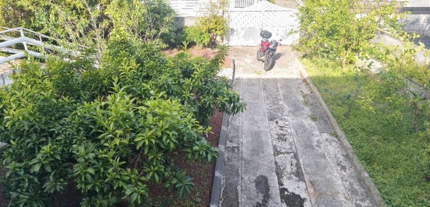 Vente d’une spacieuse villa F4 avec sous-sol sur un terrain arboré de 800m2 située dans le secteur résidentiel du Ruisseau à La Rivière Saint-Louis.