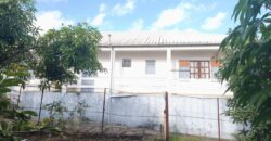 Vente d’une spacieuse villa F4 avec sous-sol sur un terrain arboré de 800m2 située dans le secteur résidentiel du Ruisseau à La Rivière Saint-Louis.