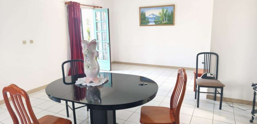 Vente d’une spacieuse villa F4 avec sous-sol sur un terrain arboré de 800m2 située dans le secteur résidentiel du Ruisseau à La Rivière Saint-Louis.
