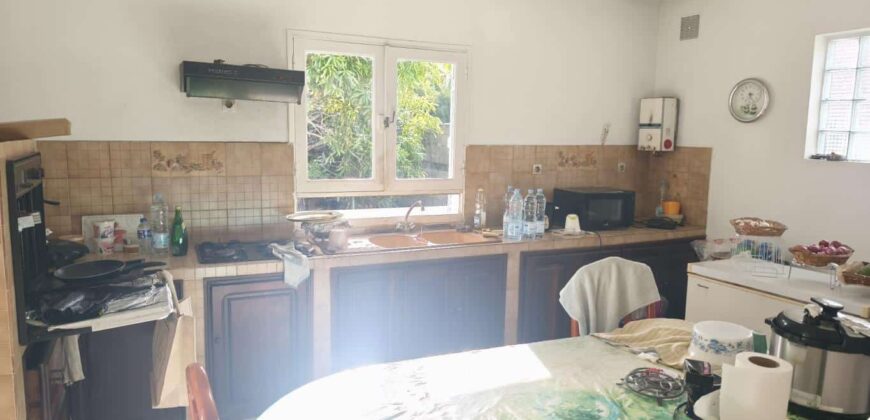 Vente d’une spacieuse villa F4 avec sous-sol sur un terrain arboré de 800m2 située dans le secteur résidentiel du Ruisseau à La Rivière Saint-Louis.