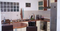 A vendre un appartement T2 d’environ 55 m2 situé dans une petite résidence sécurisée avec piscine au Tampon