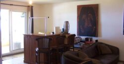 A vendre un appartement T2 d’environ 55 m2 situé dans une petite résidence sécurisée avec piscine au Tampon