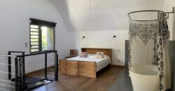 A vendre une villa d’exception de 216 m² avec piscine, offrant une vue imprenable sur la mer et la ville de La Possession