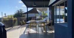A vendre une villa d’exception de 216 m² avec piscine, offrant une vue imprenable sur la mer et la ville de La Possession