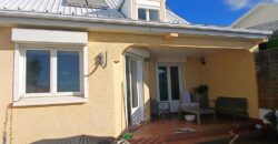 A louer une villa à étage de type F4 avec cour située à Bellemène Saint-Paul.