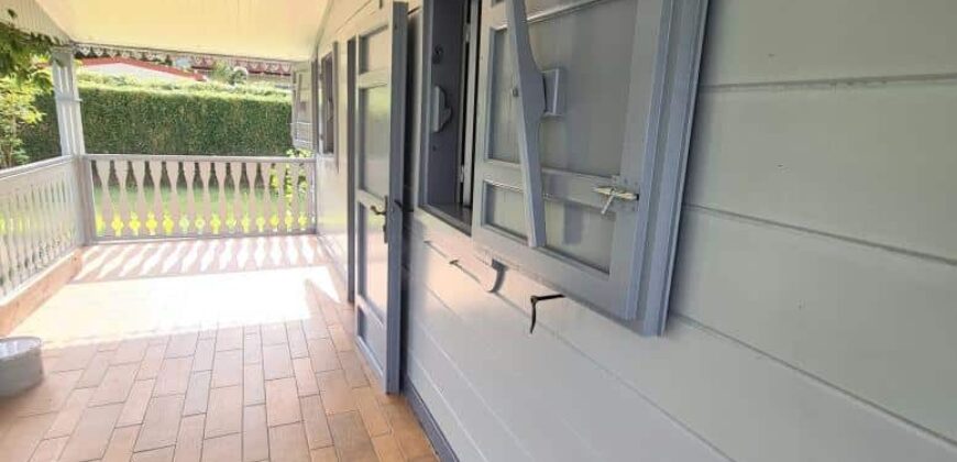 En location une charmante villa de 148 m2 située dans le secteur calme de La Plaine des Palmistes