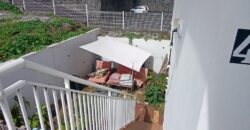 A louer un appartement de type T3 offrant une vue imprenable sur l’océan, situé à Trois Bassins