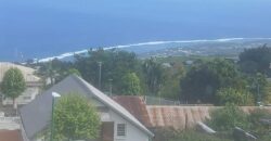 A louer un appartement de type T3 offrant une vue imprenable sur l’océan, situé à Trois Bassins