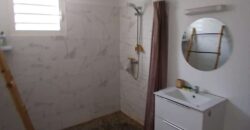A louer un appartement de type T3 offrant une vue imprenable sur l’océan, situé à Trois Bassins