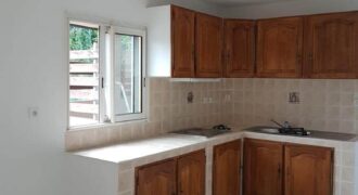 A louer un appartement F3/4 de 63 m2 situé dans une enceinte familiale calme et sécurisée à La ligne des Bambous