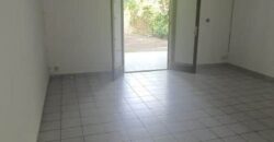 A louer une villa de 59.29m2 avec jardin situé proche centre ville de Saint Benoit