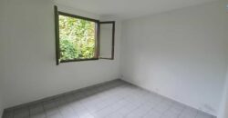 A louer une villa de 59.29m2 avec jardin situé proche centre ville de Saint Benoit