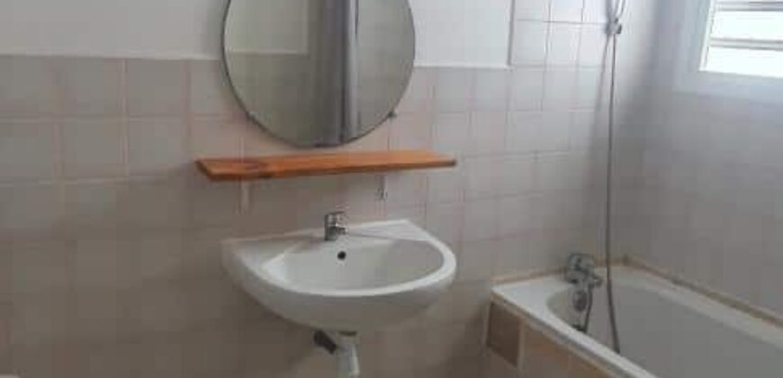 A louer une villa de 59.29m2 avec jardin situé proche centre ville de Saint Benoit