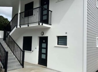 A louer un bel appartement neuf de 71.85 m2 située à l’entrée de La Rivière Saint Louis proche de toutes les commodités