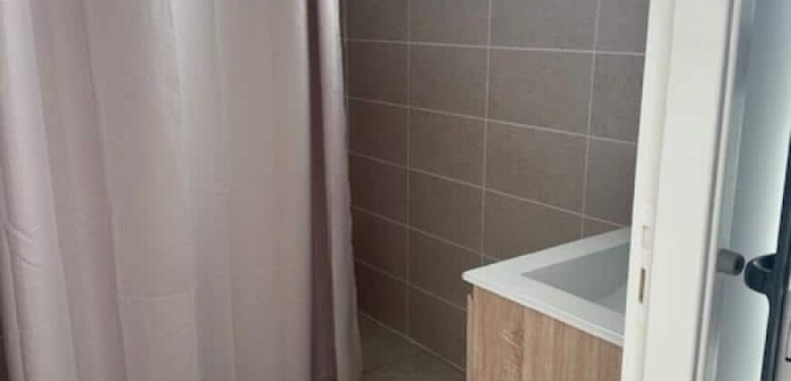 A louer un bel appartement neuf de 71.85 m2 située à l’entrée de La Rivière Saint Louis proche de toutes les commodités