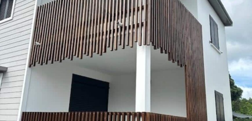 A louer un bel appartement neuf de 71.85 m2 située à l’entrée de La Rivière Saint Louis proche de toutes les commodités
