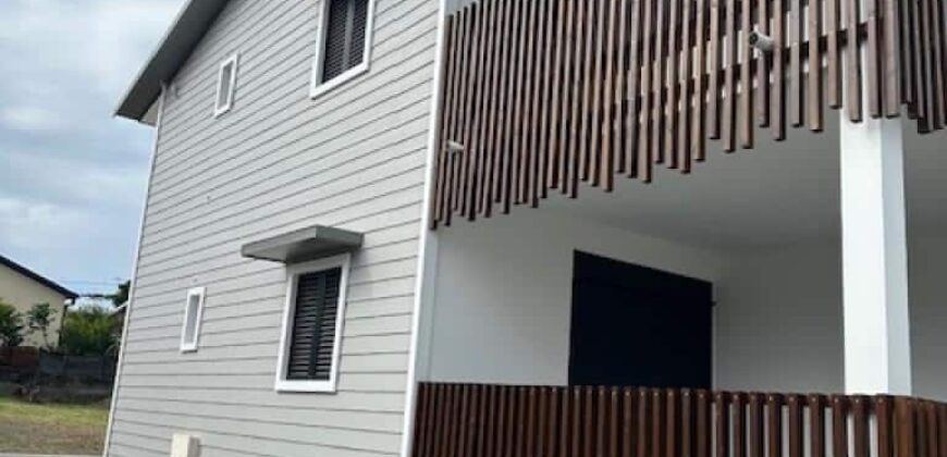 A louer un bel appartement neuf de 71.85 m2 située à l’entrée de La Rivière Saint Louis proche de toutes les commodités