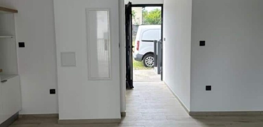 A louer un bel appartement neuf de 71.85 m2 située à l’entrée de La Rivière Saint Louis proche de toutes les commodités