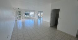 A louer un local commercial ou professionnel de 83 m2 situé dans un quartier dynamique au Tampon 14 ème