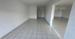 A louer un local commercial ou professionnel de 83 m2 situé dans un quartier dynamique au Tampon 14 ème