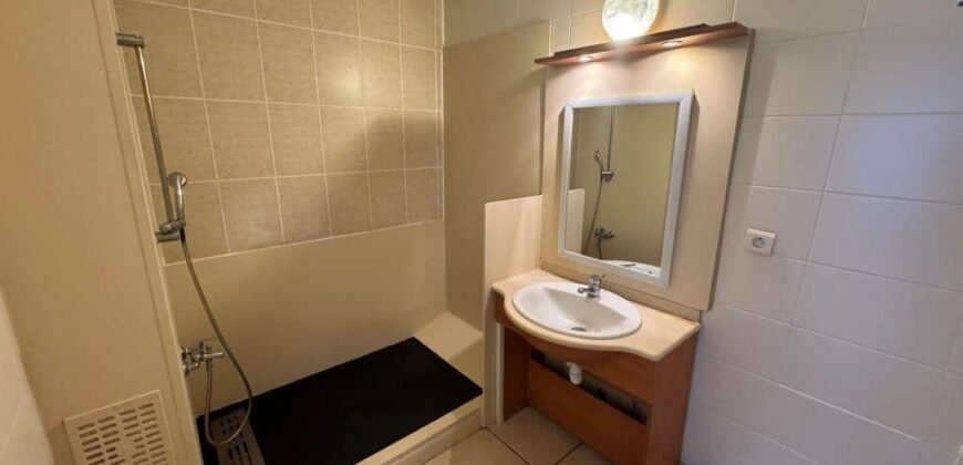 En vente un charmant appartement T2 d’environ 64 m2 situé au Tampon proche du centre-ville