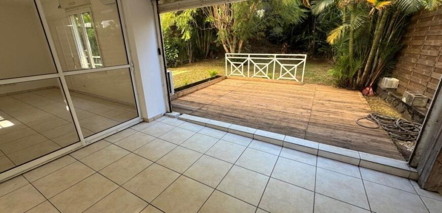 En vente un charmant appartement T2 d’environ 64 m2 situé au Tampon proche du centre-ville