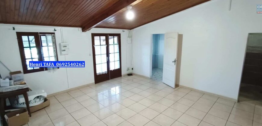 A louer une villa T3 avec jardin et garage située dans le secteur du Baril à Saint Philippe