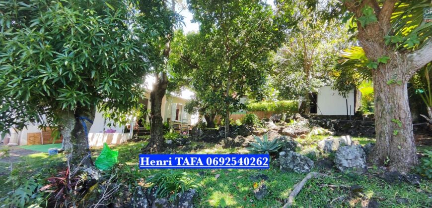 A louer une villa de type F4 de 72.63 m2 avec jardin située dans le secteur des Jacques à Saint Joseph