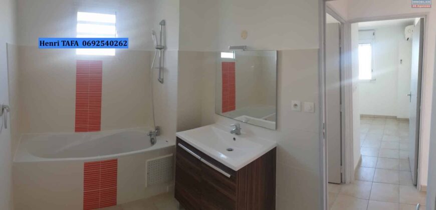 A louer un appartement T2 de 45.65 m2 avec vue mer situé dans une résidence sécurisée à Bas Jean Petit