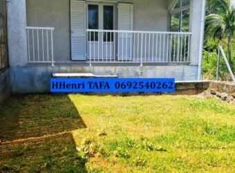 Location d’une villa jumelée de 73.64 m2 située dans un cadre calme proche de toutes commodités à SAINT JOSEPH