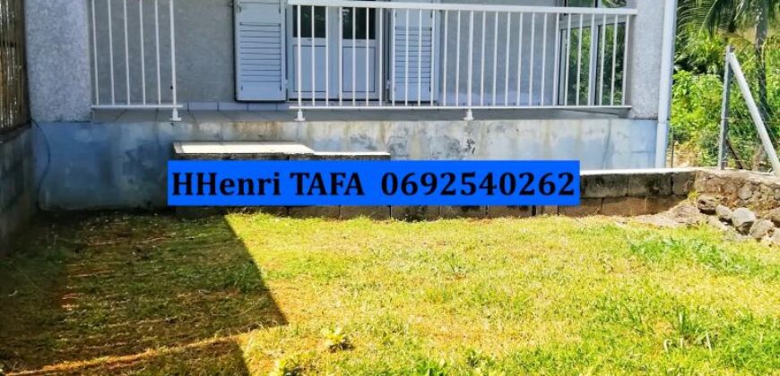 Location d’une villa jumelée de 73.64 m2 située dans un cadre calme proche de toutes commodités à SAINT JOSEPH
